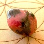 Rhodonite pierre roulée