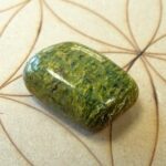 Serpentine Œil de Chat pierre roulée