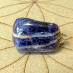 Sodalite pendentif ou pierre roulée