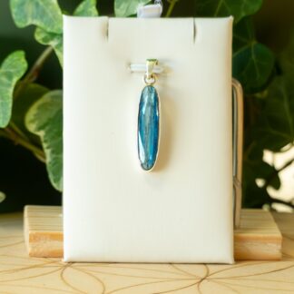 Cyanite pendentif