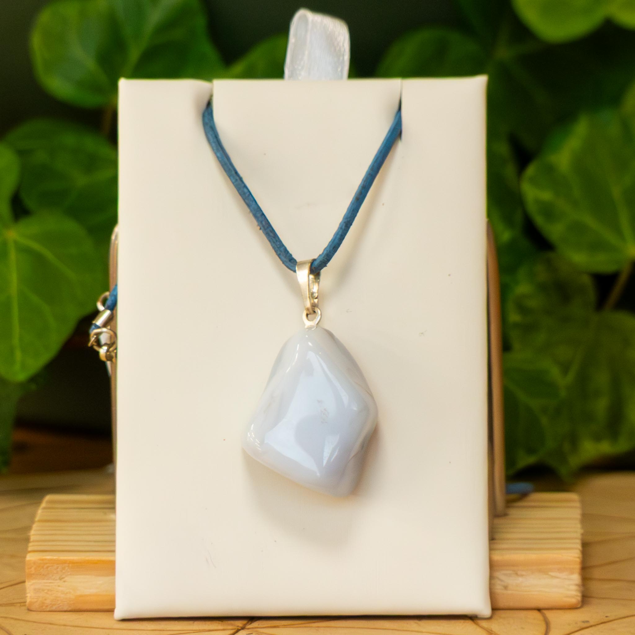 Collier pendentif Calcédoine Bleue