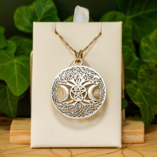 Collier pendentif Pierre de lune et Féminin Sacré