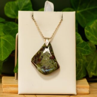 Collier pendentif Jaspe Sang de Dragon