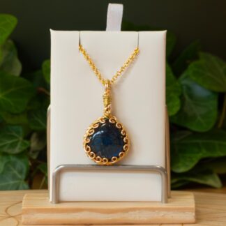 Collier en Labradorite cabochon serti