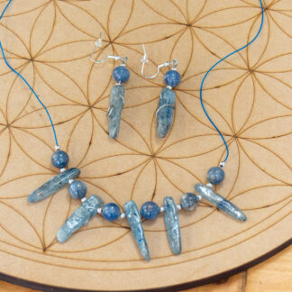 Parure Cyanite