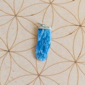 Pendentif Cyanite brute